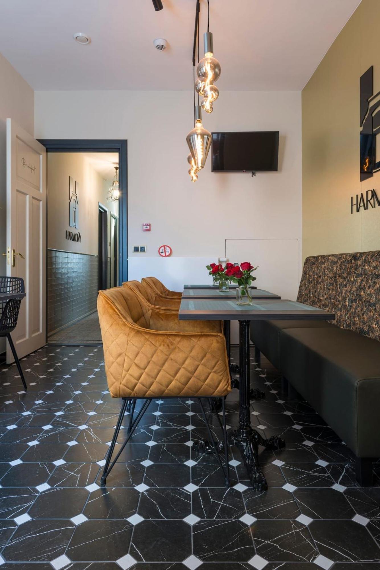 Petite Room With Wifi, Ac, And Shared Kitchen ティルブルグ エクステリア 写真