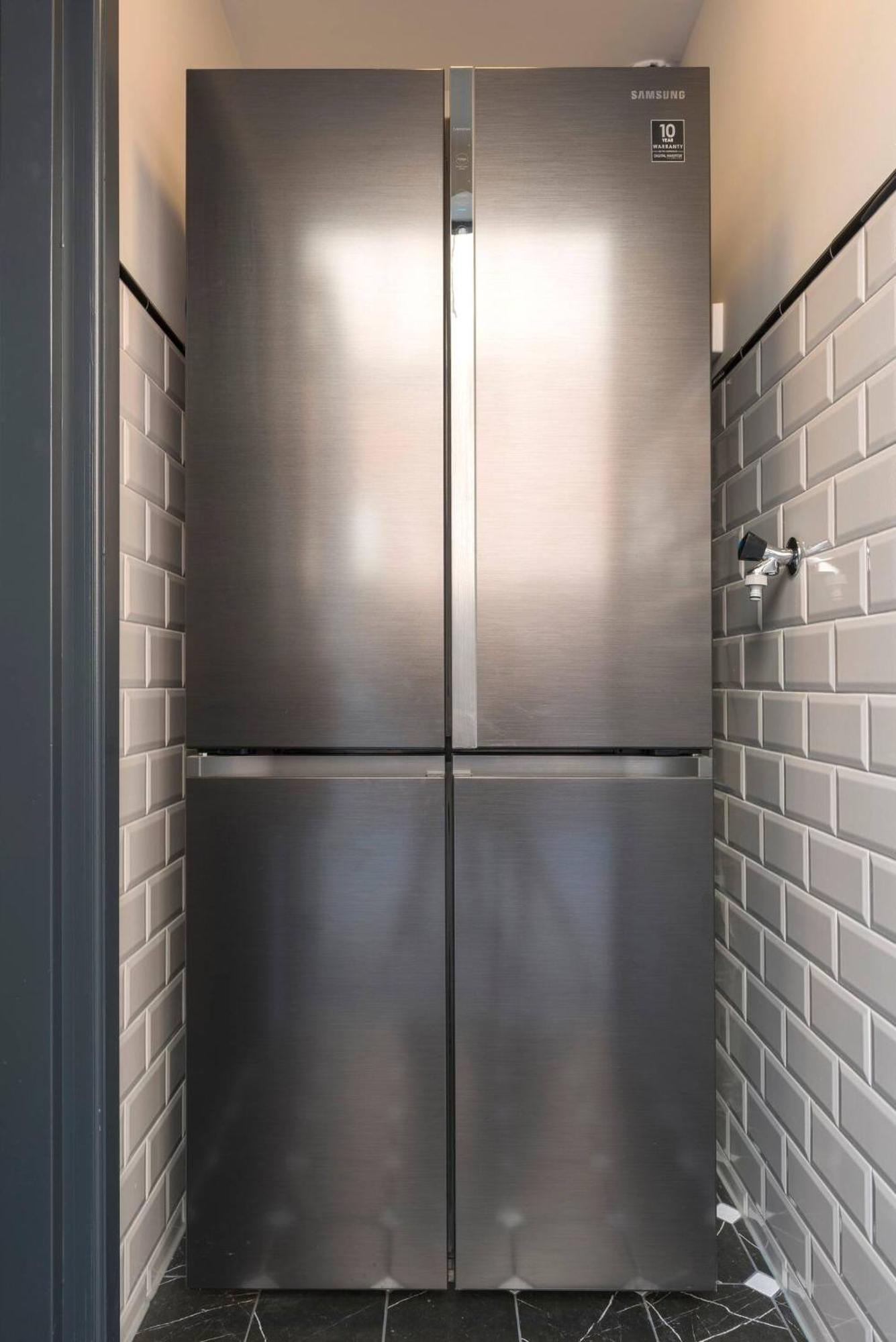 Petite Room With Wifi, Ac, And Shared Kitchen ティルブルグ エクステリア 写真