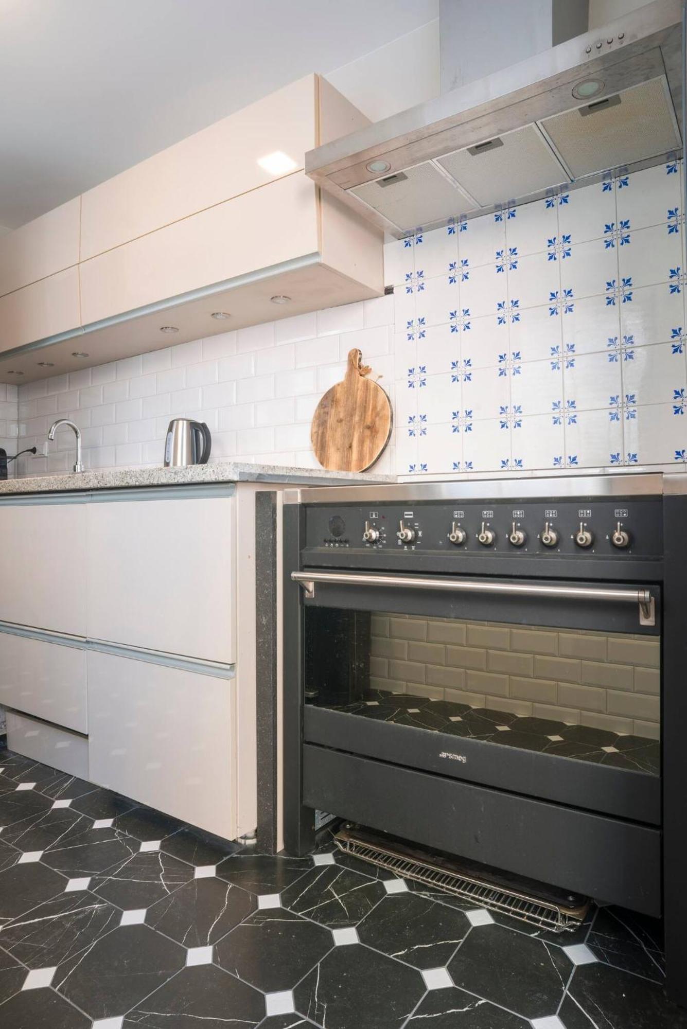 Petite Room With Wifi, Ac, And Shared Kitchen ティルブルグ エクステリア 写真