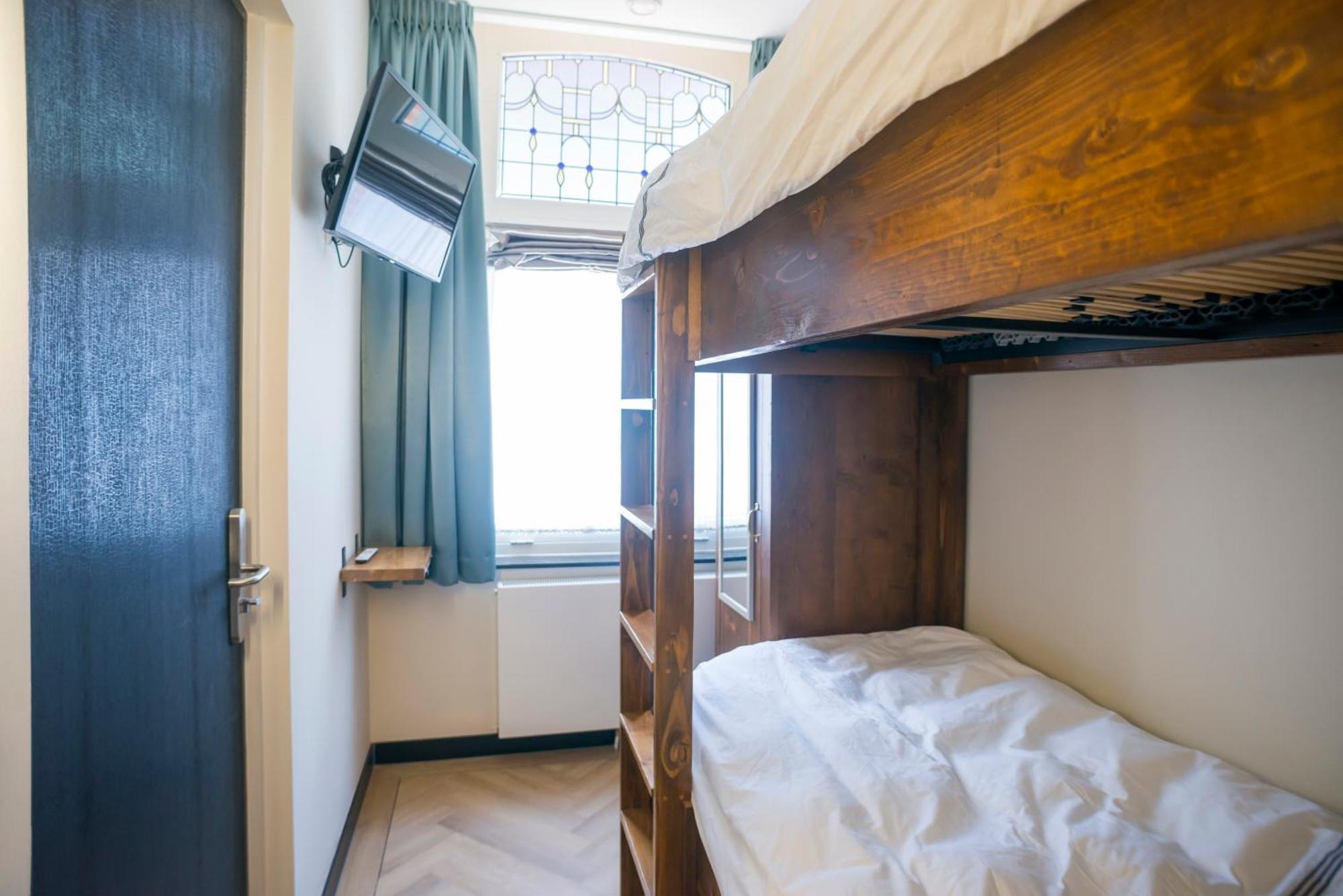 Petite Room With Wifi, Ac, And Shared Kitchen ティルブルグ エクステリア 写真