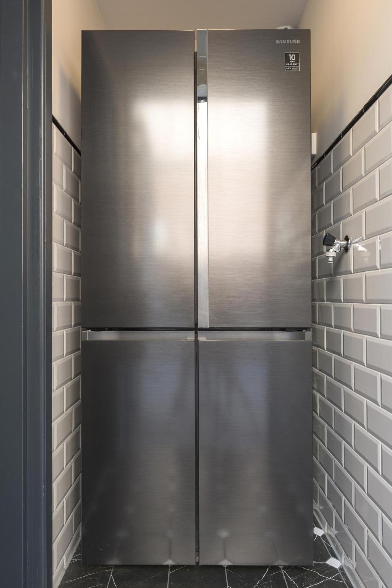 Petite Room With Wifi, Ac, And Shared Kitchen ティルブルグ エクステリア 写真