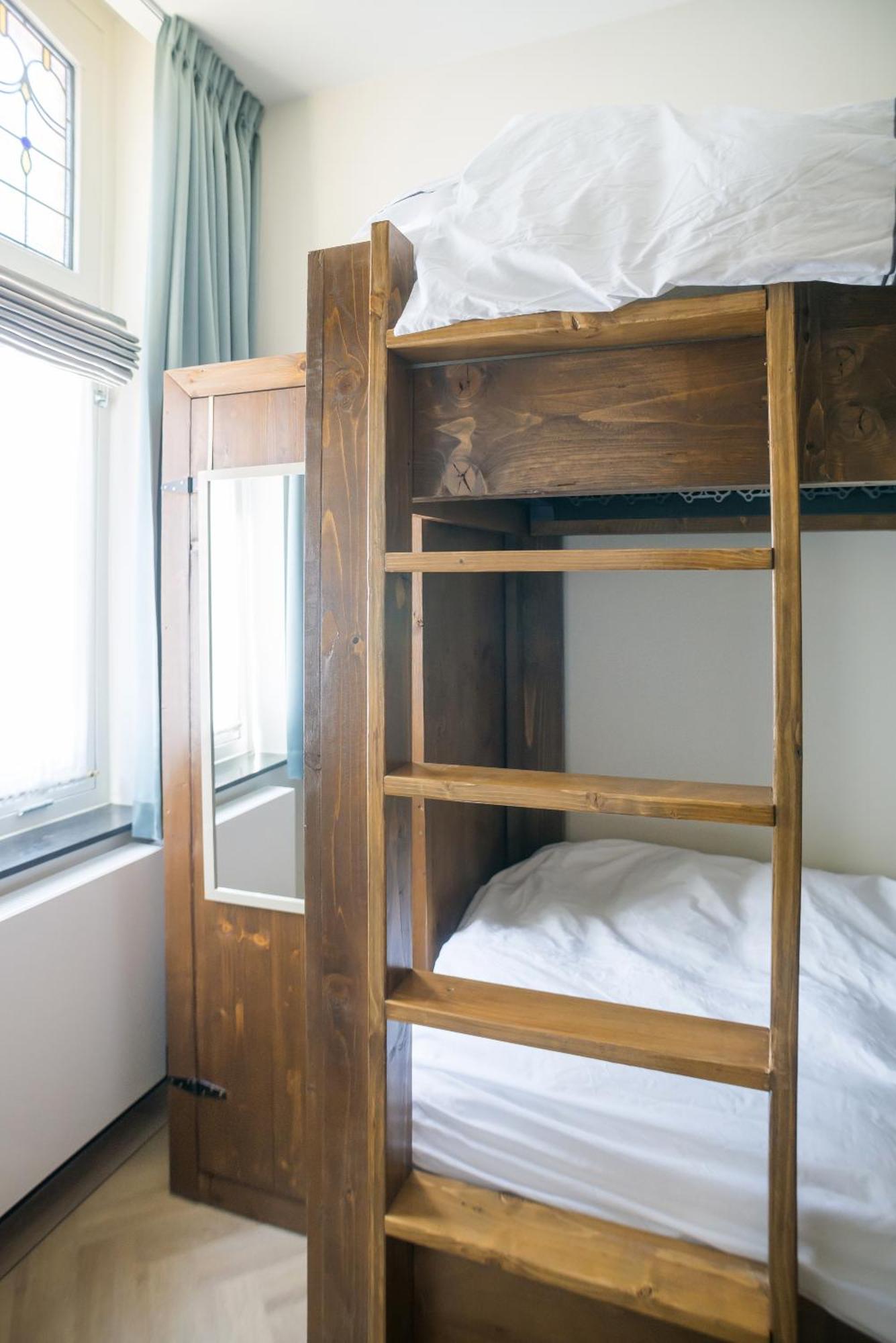 Petite Room With Wifi, Ac, And Shared Kitchen ティルブルグ エクステリア 写真